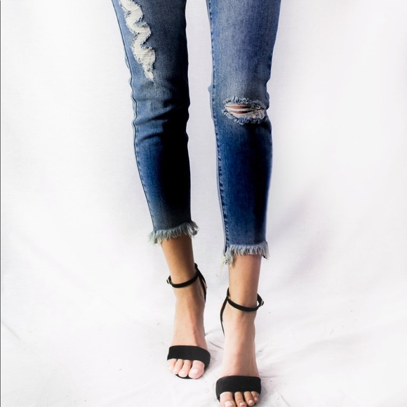 ⤵️ 2 left!! Skinny Distressed Cropped Jean - Picture 3 of 8
